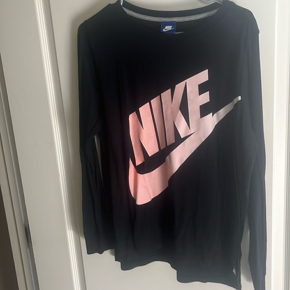 Nike Women’s long sleeve Large / B24